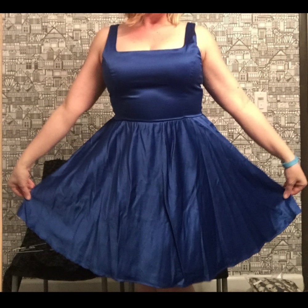 Retrolicious navy silk dress w/built in petticoat